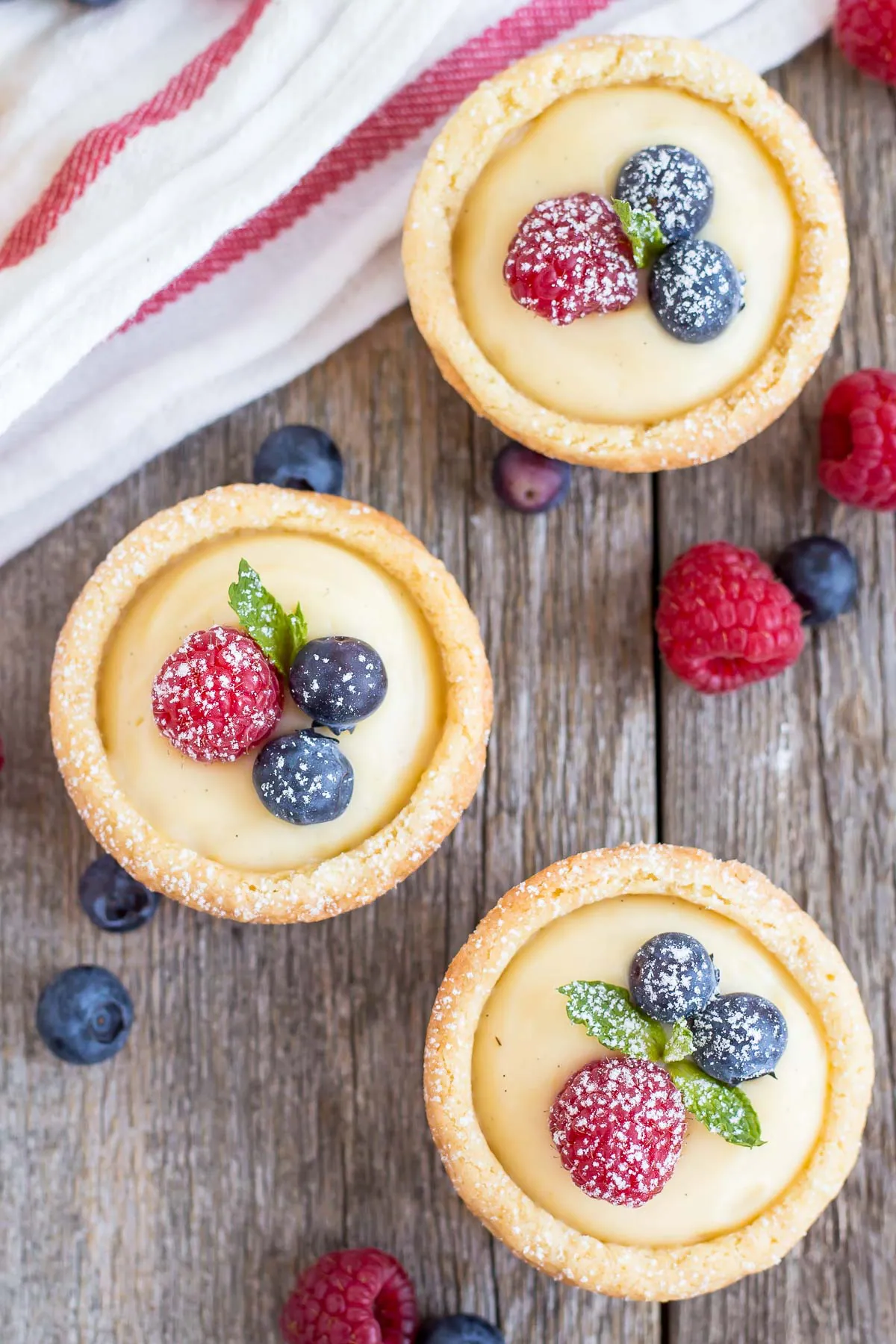 Vanilla Custard Cookie Cups top down shot