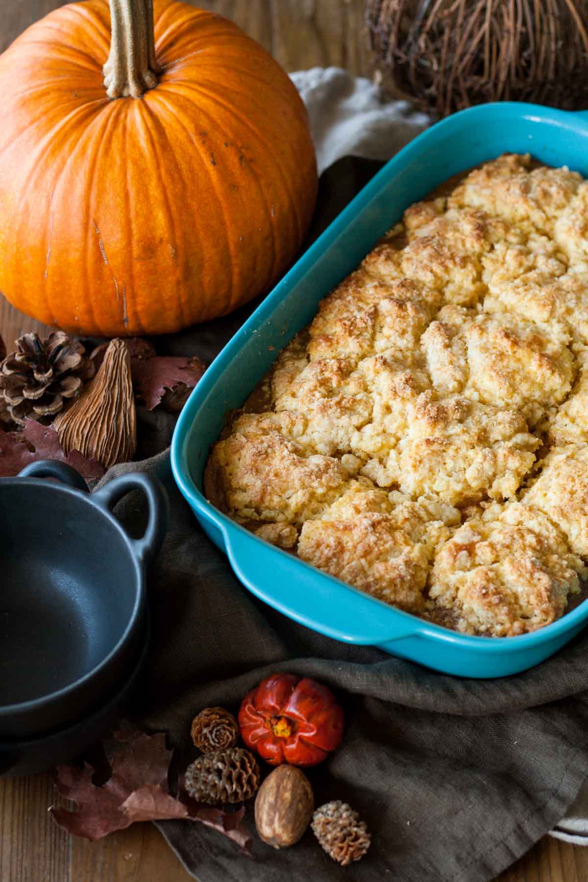 Angled shot of the cobbler in the blue dish.