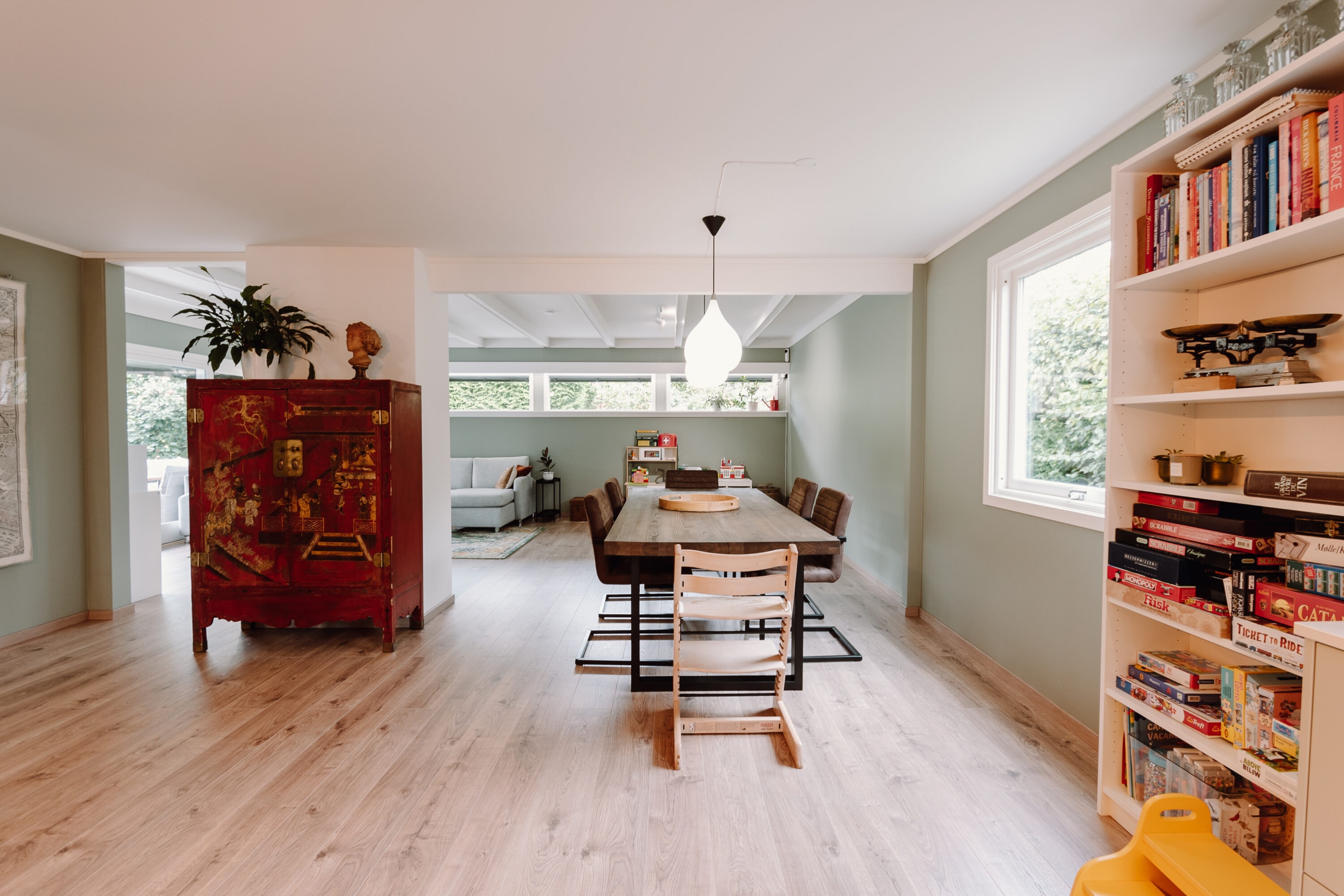 An open floorplan with the dining room, living room and kitchen