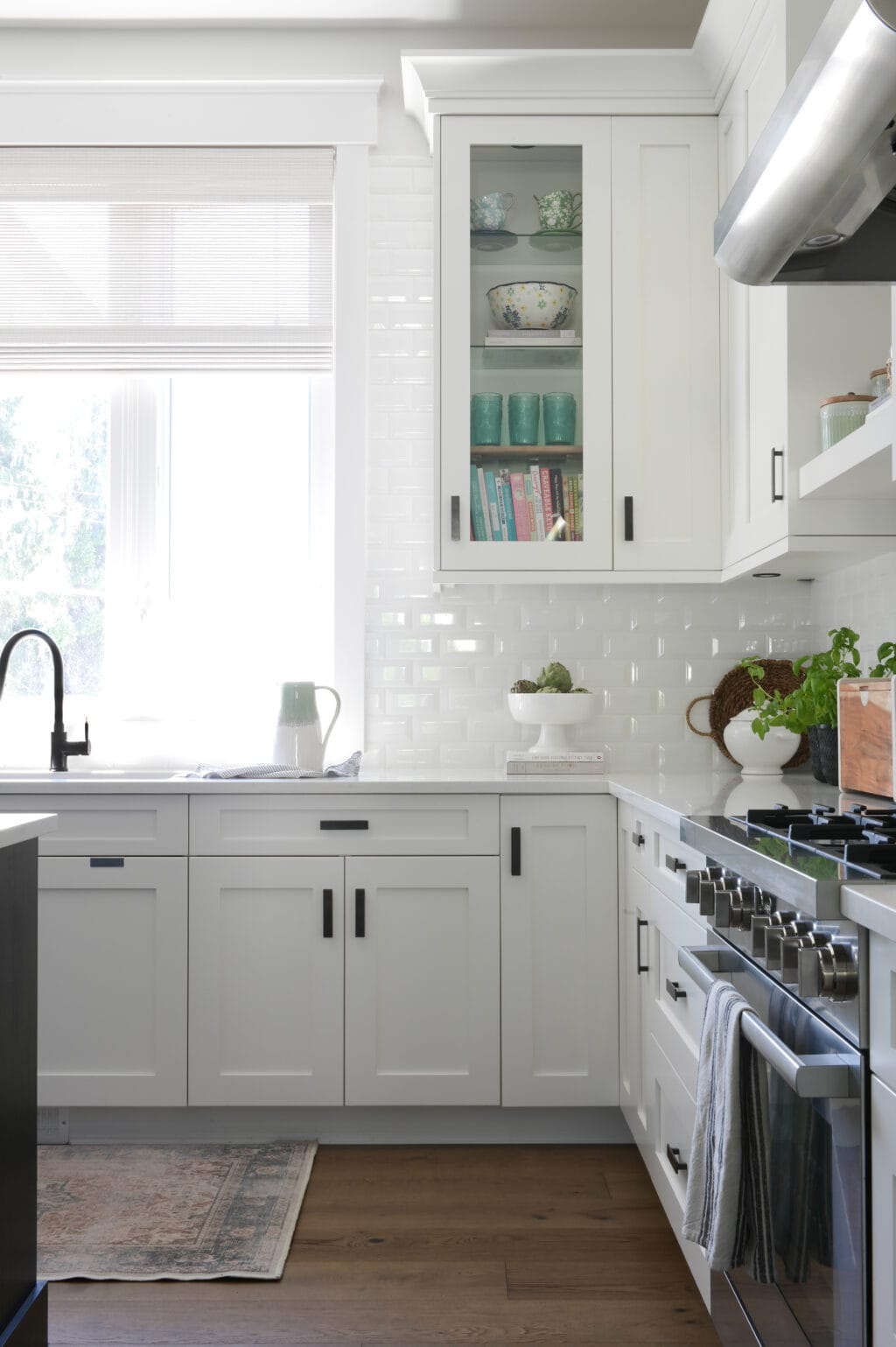 white kitchen cabinets