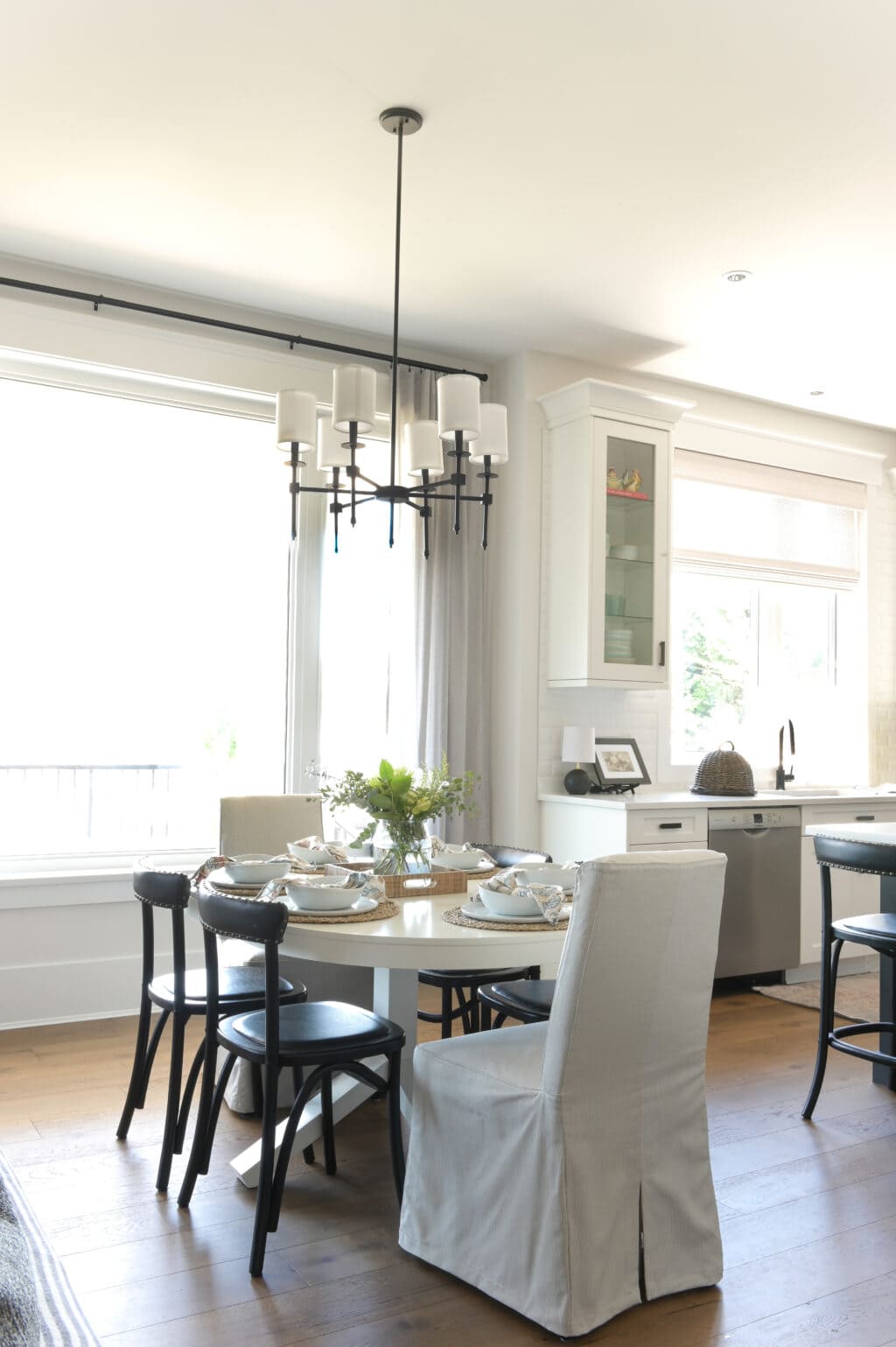 Cozy dining room space 