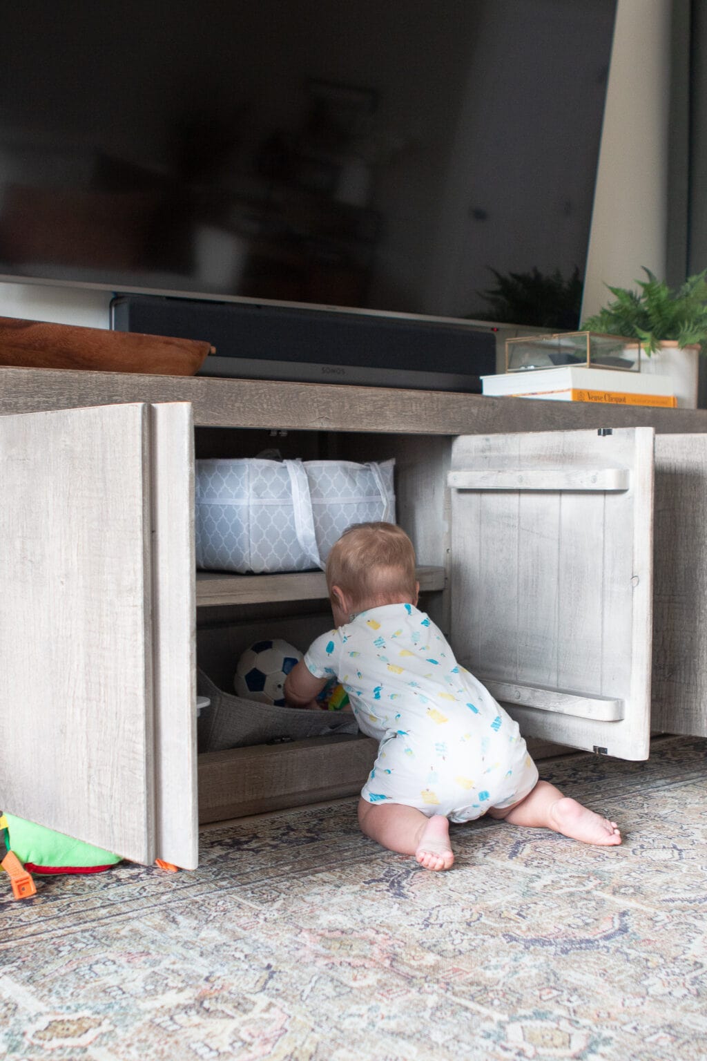 Ellis in the toy console