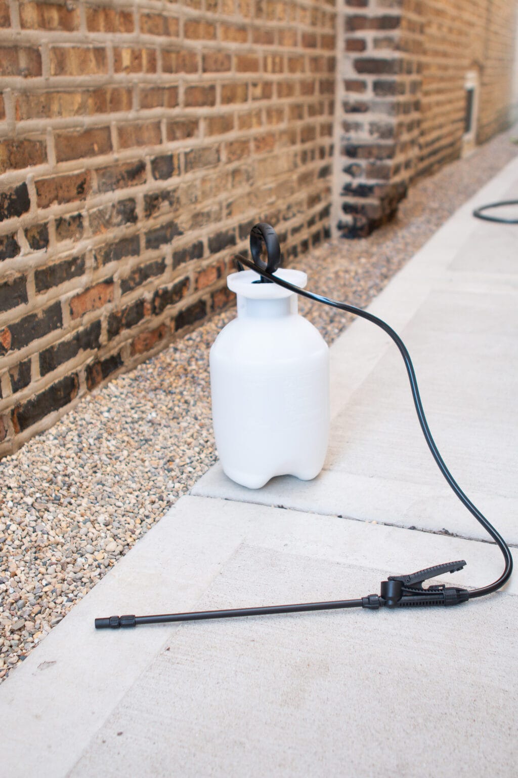 How to use a garden sprayer