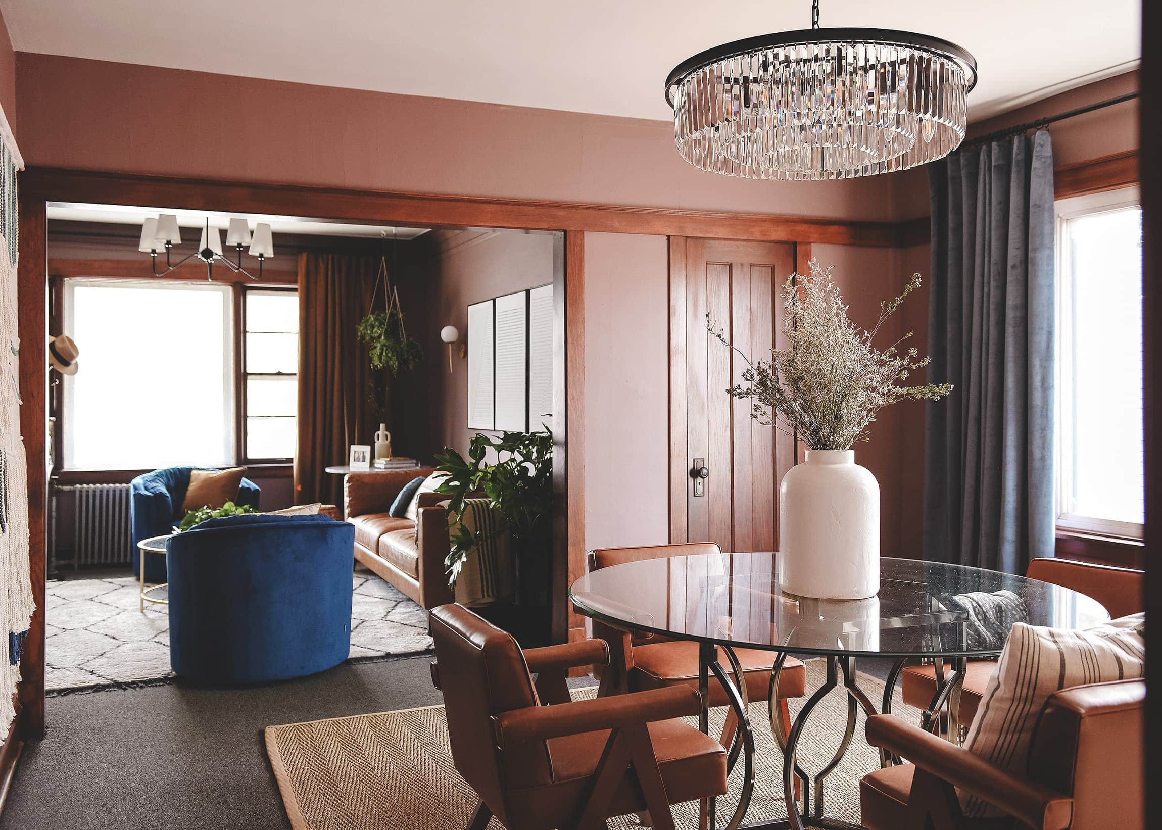 Mauve walls in a dining room