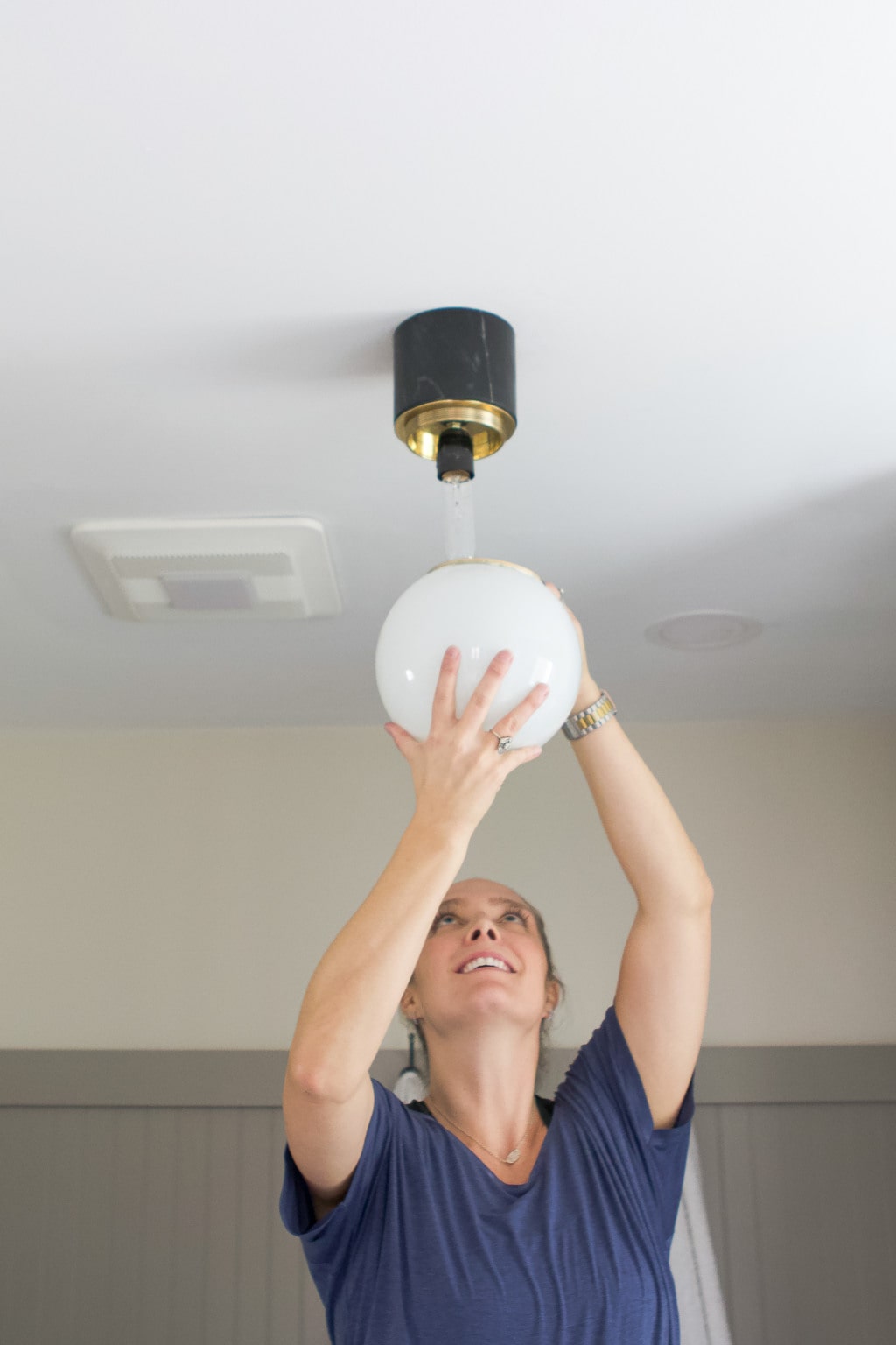 How to install a light fixture