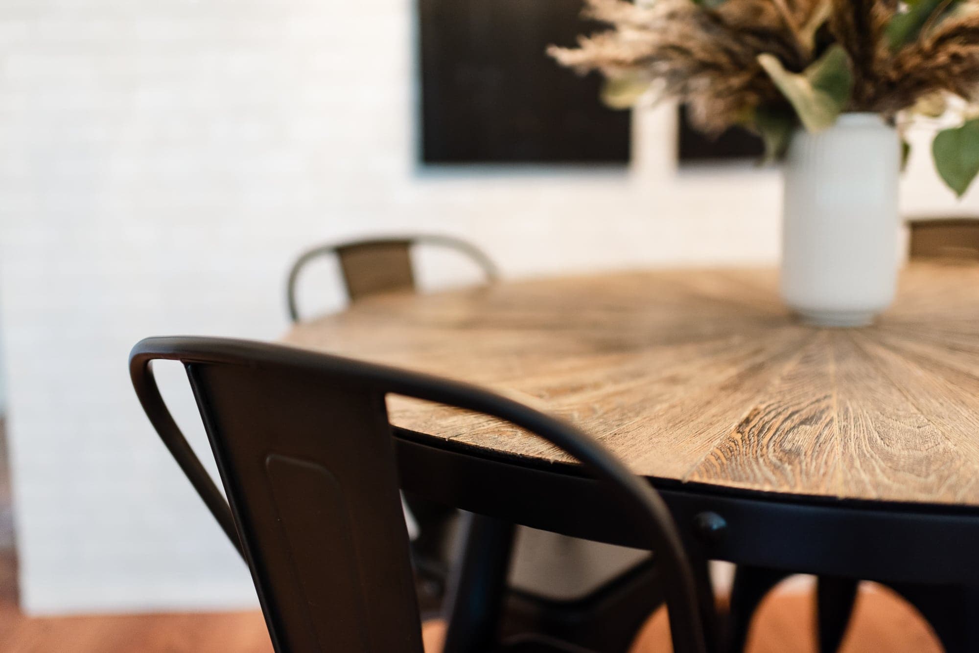 circle dining table