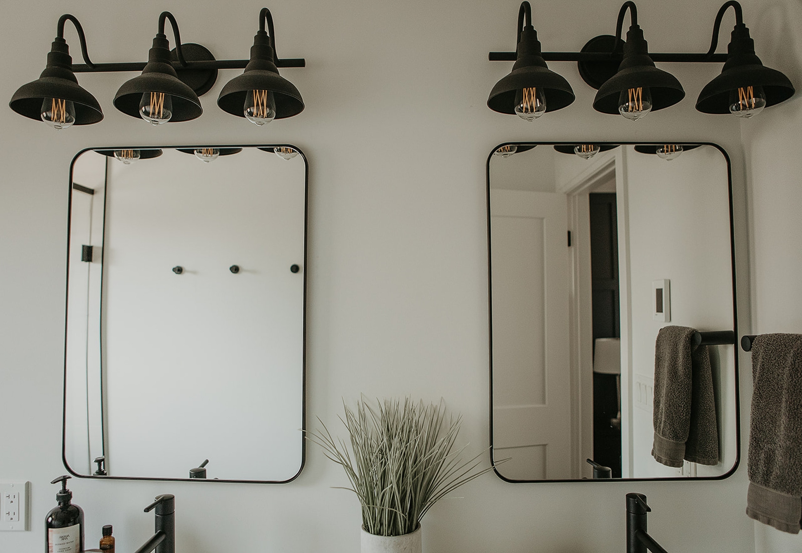 Modern farmhouse bathroom style