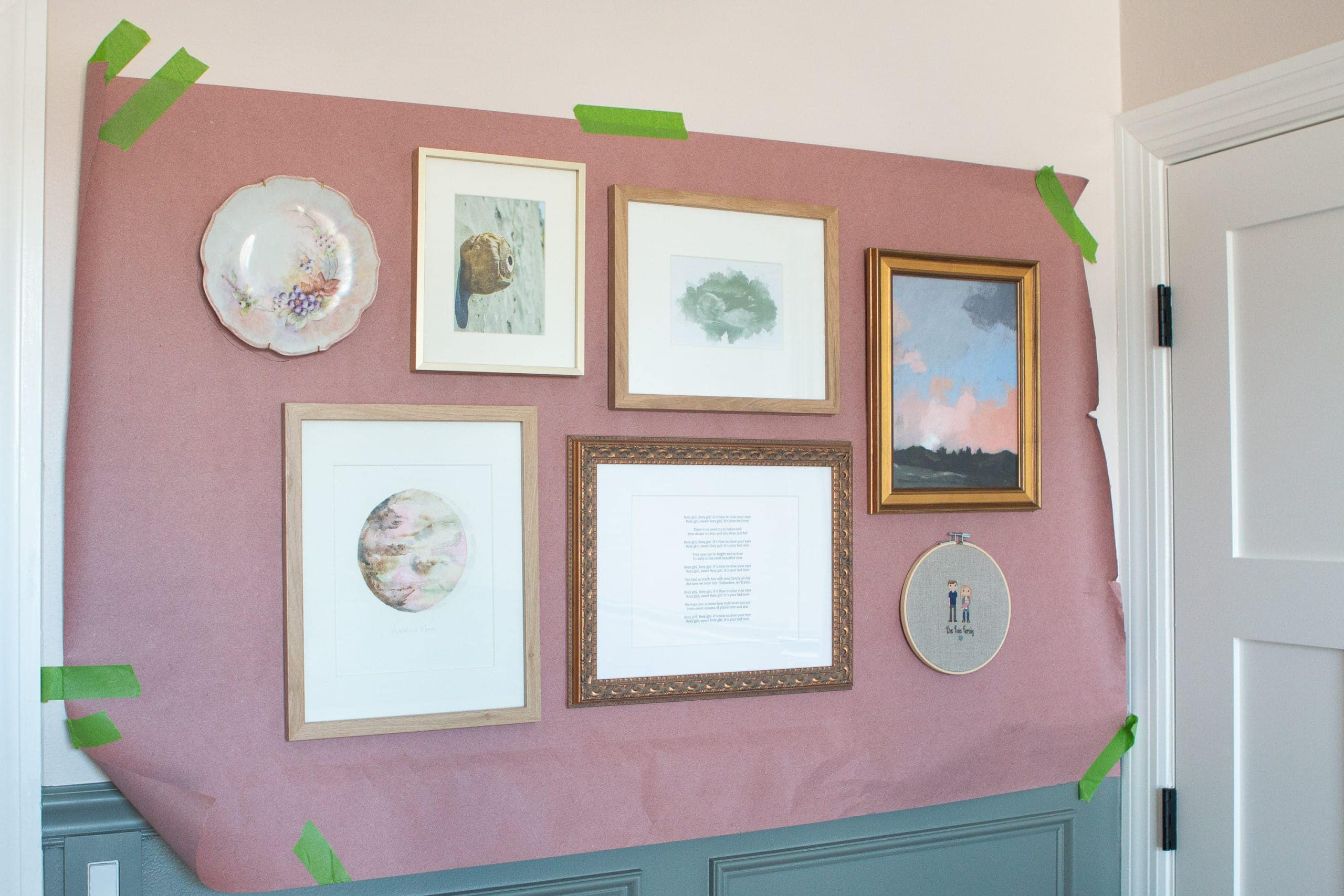 Tips to hang a gallery wall