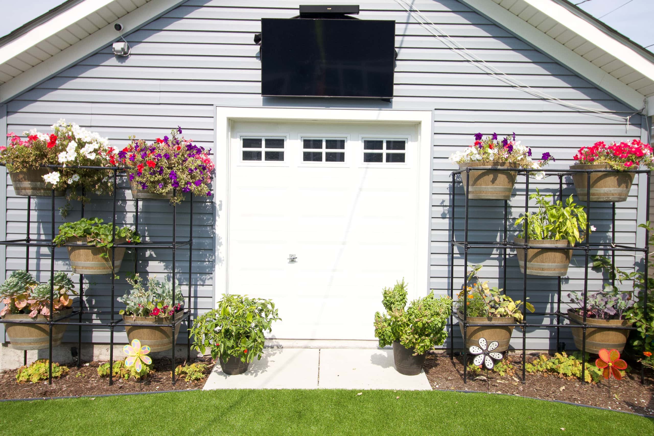 How to build DIY planters near your garage