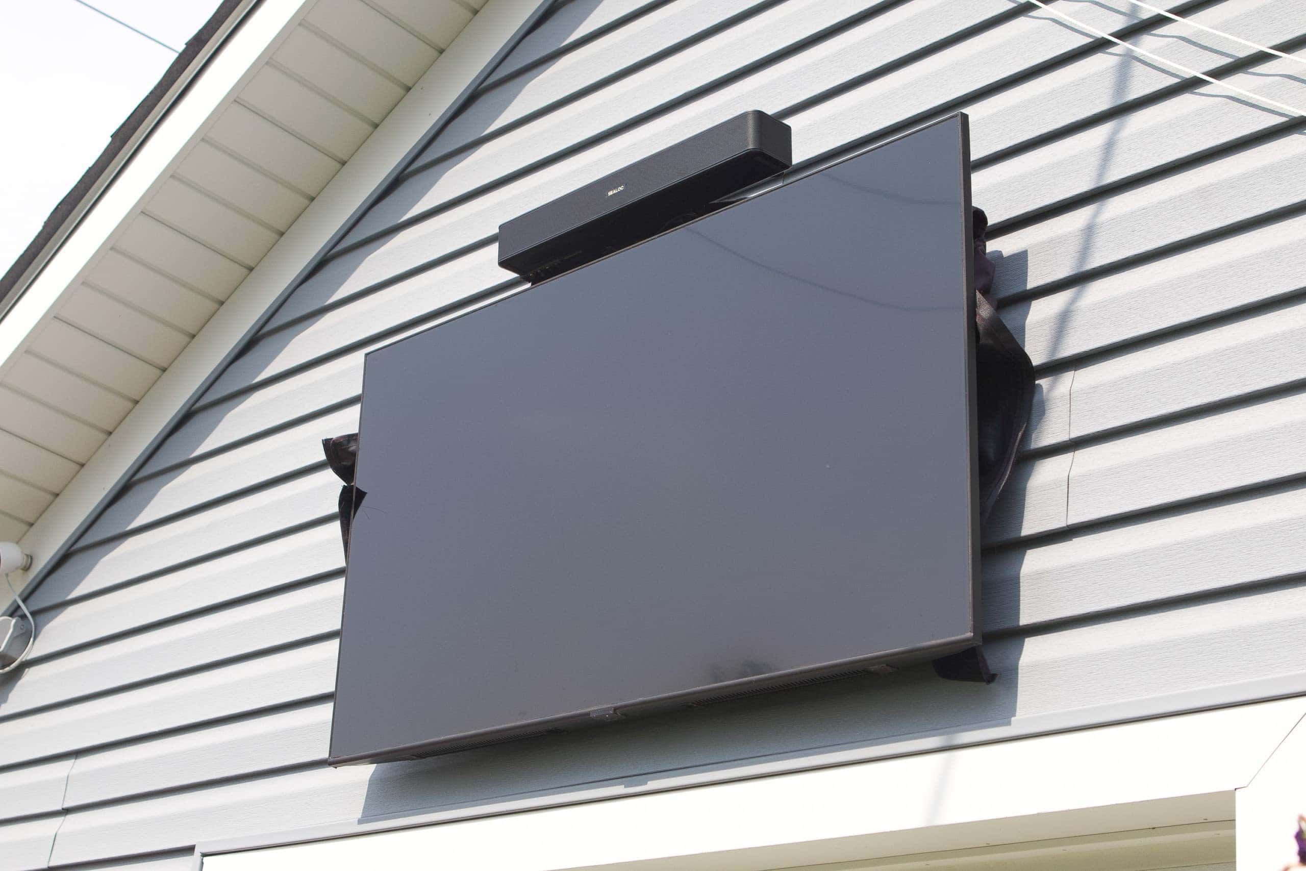 Outdoor TV in an outdoor room