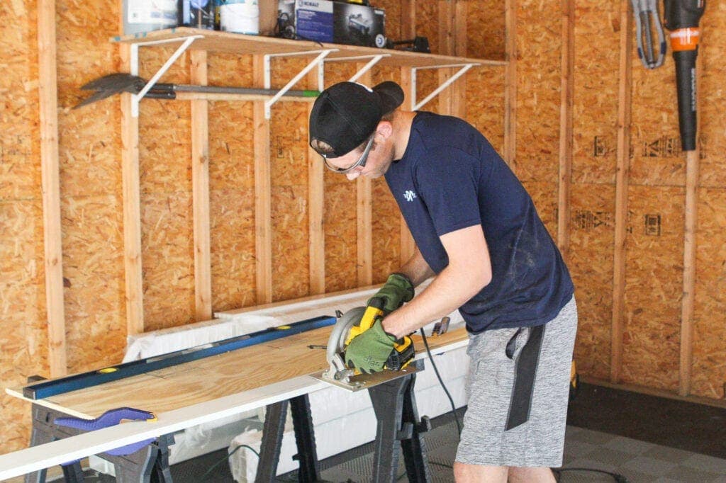 Finn cutting with the circular saw