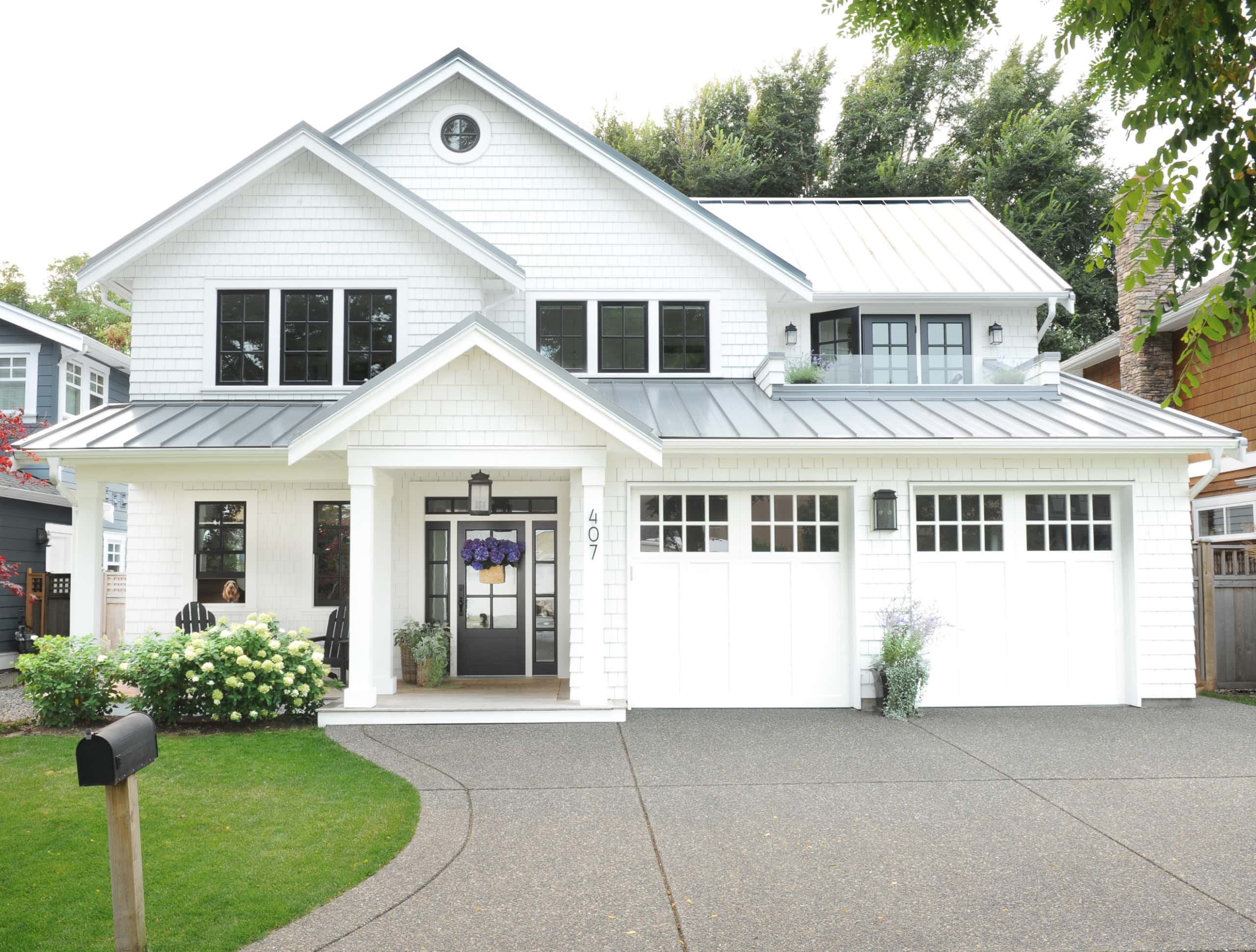 A black and white home in British Columbia