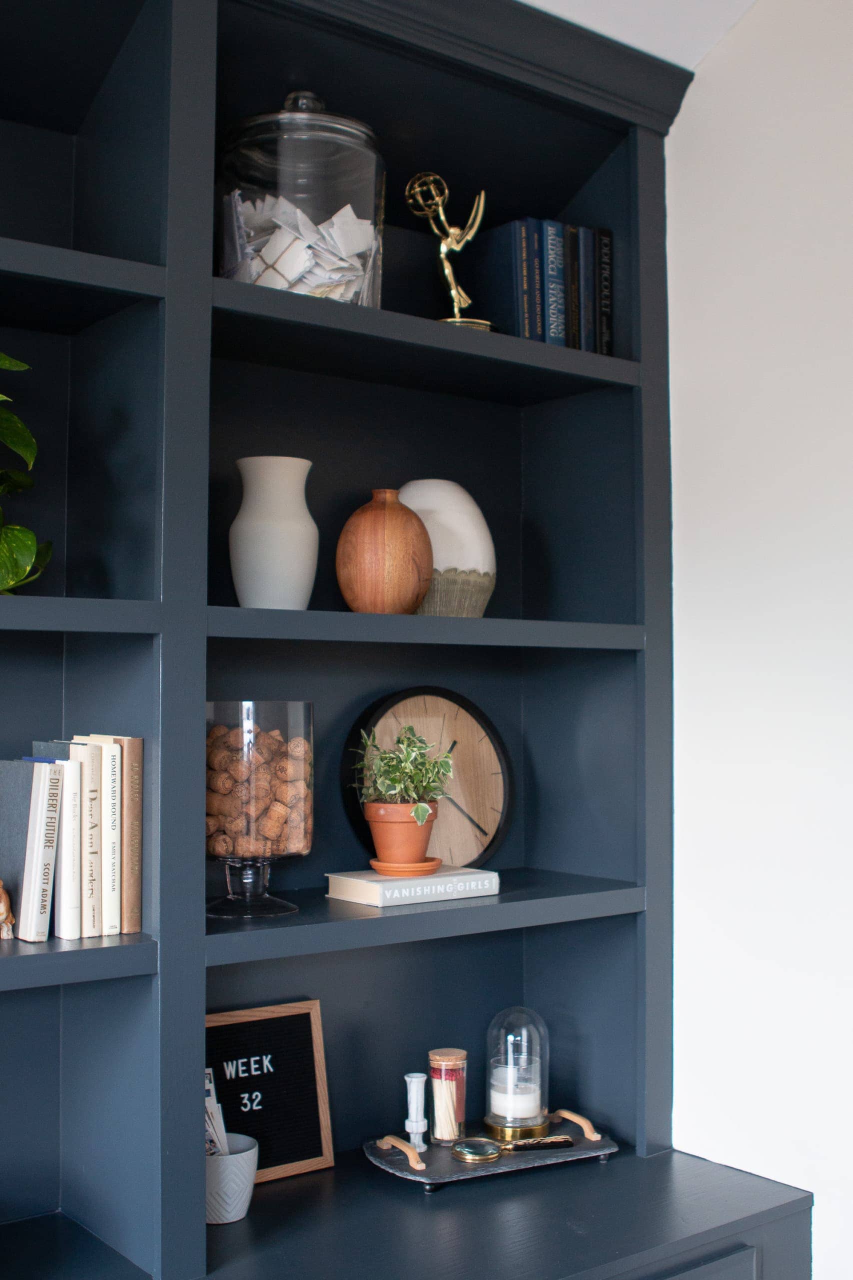 Tips for shelf styling