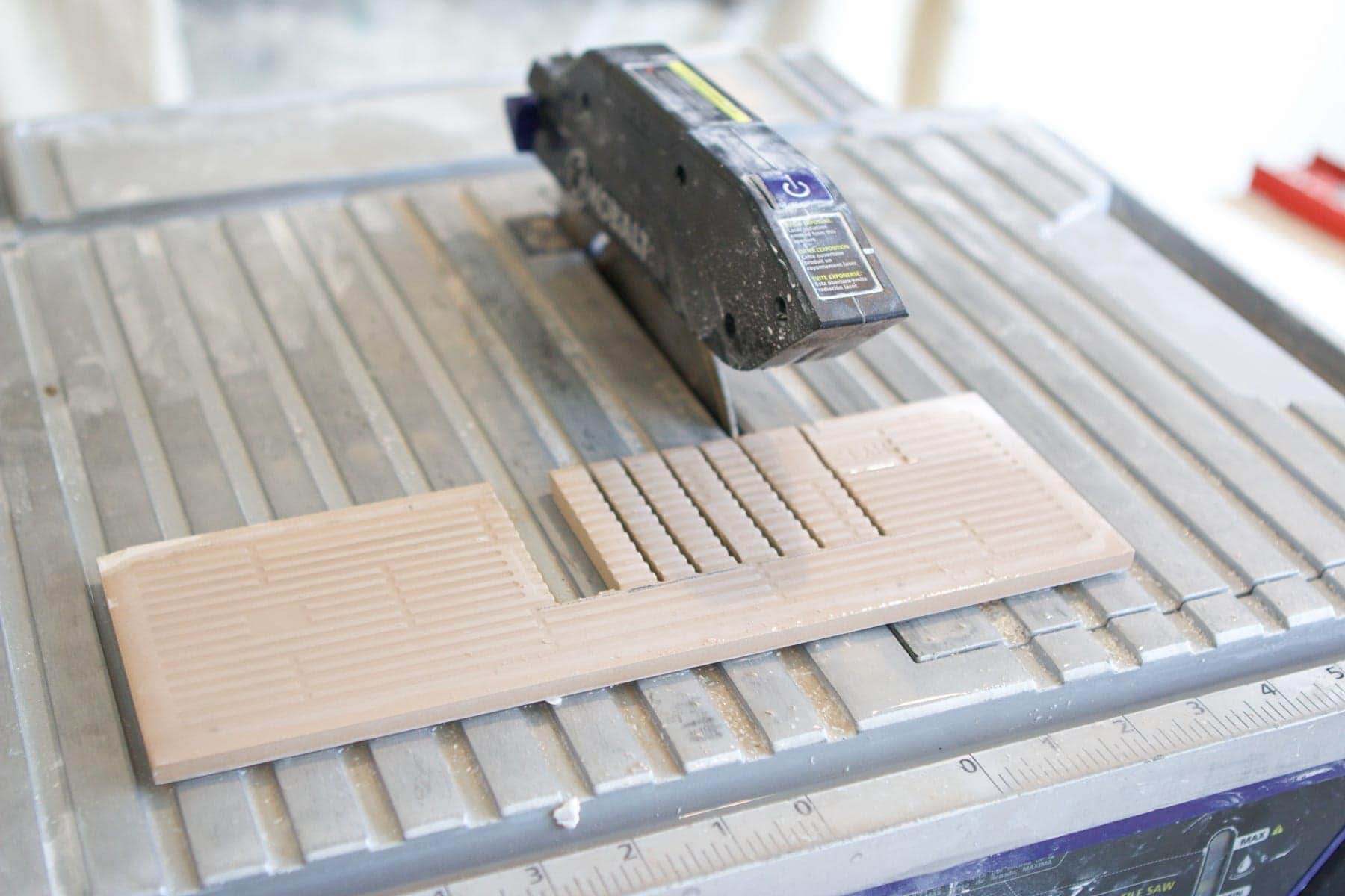 Using a wet saw for tiling