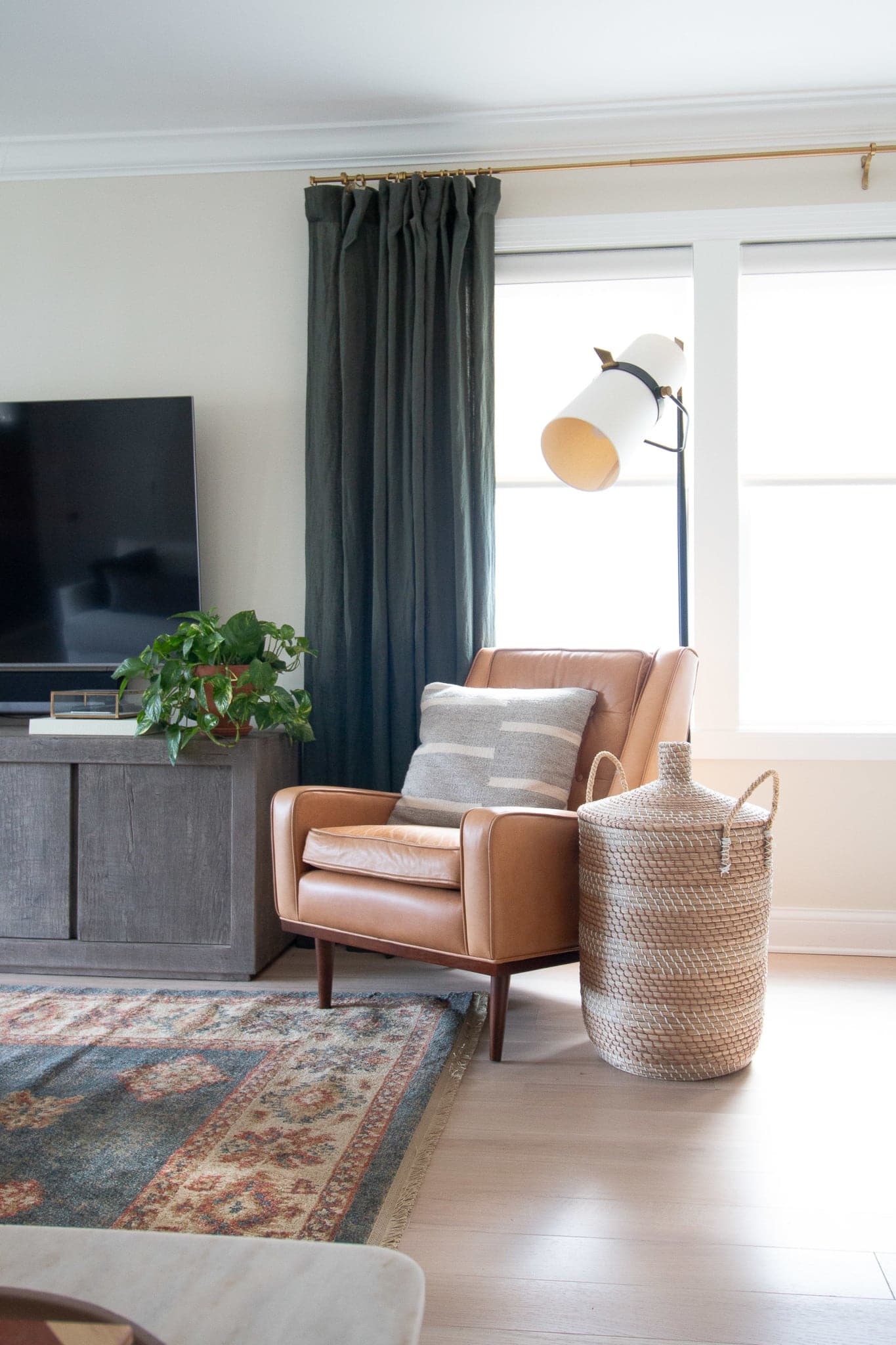 Living room window shades in cream color