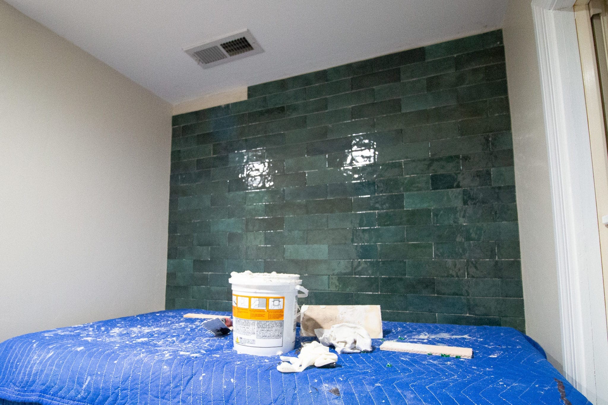 Using green tile in a laundry room