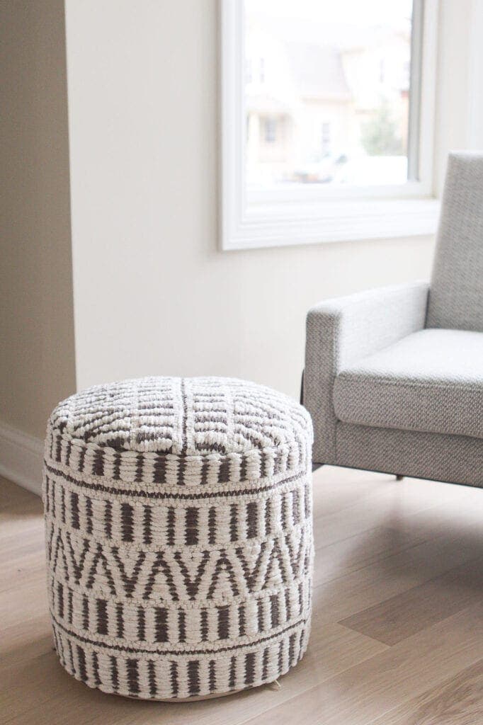 Adding a patterned pouf