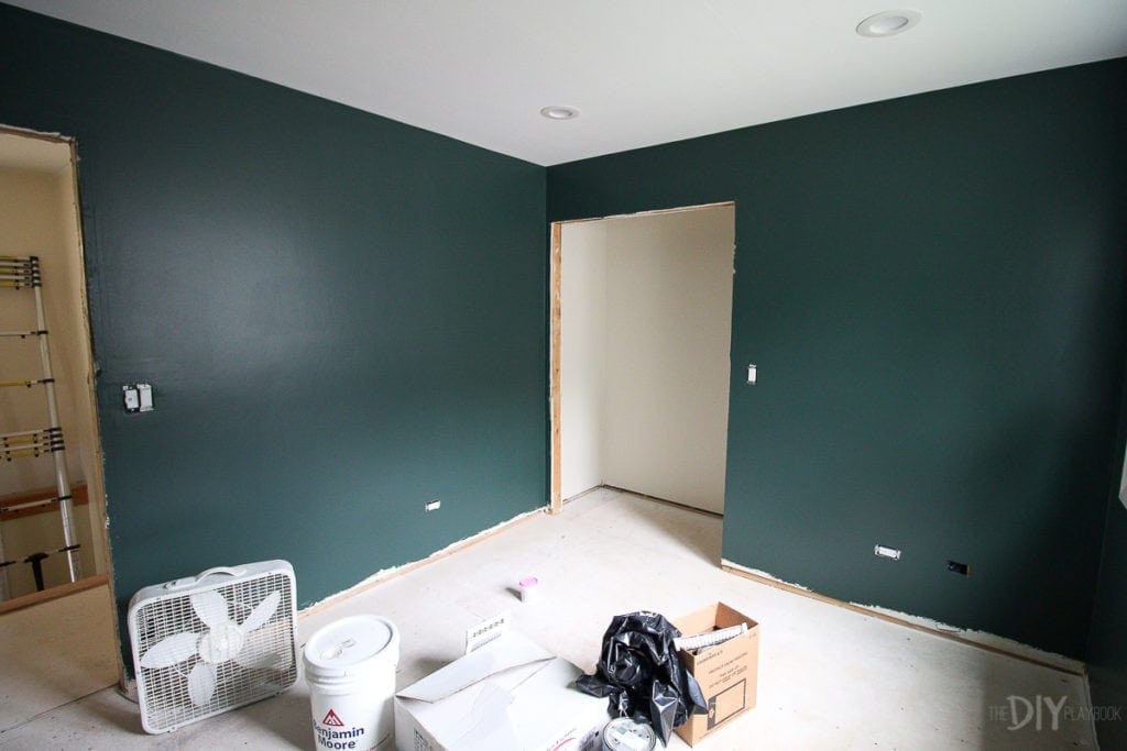 Dark green guest room 