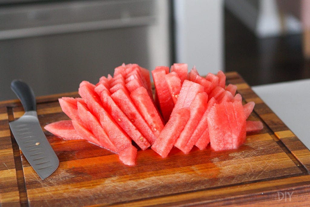 How to cut a watermelon into small pieces