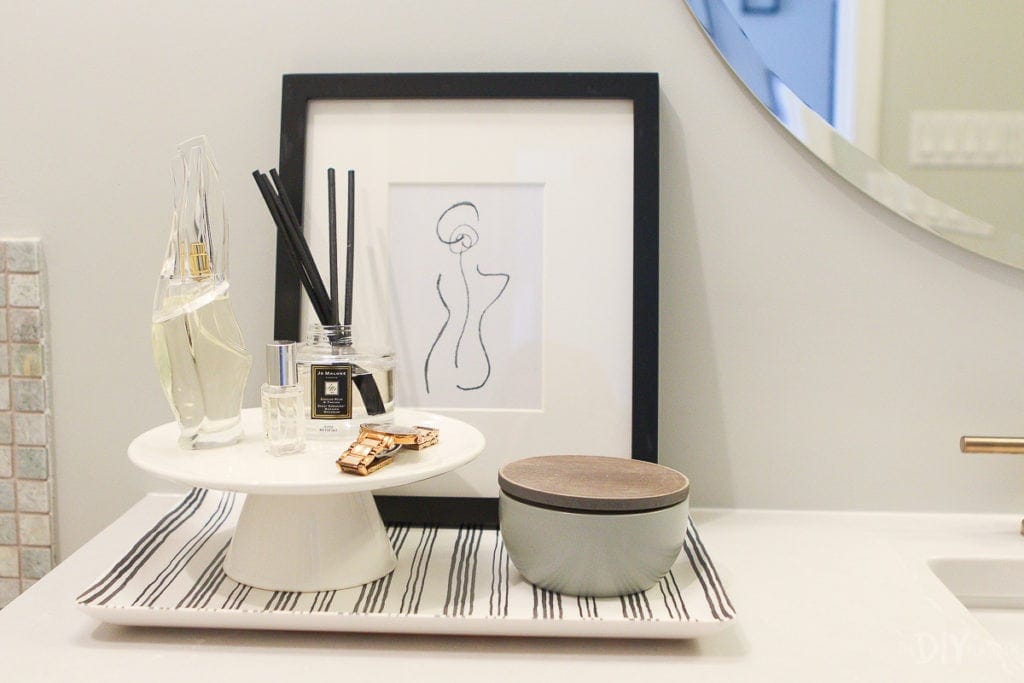 Tray with accessories on the bathroom counter