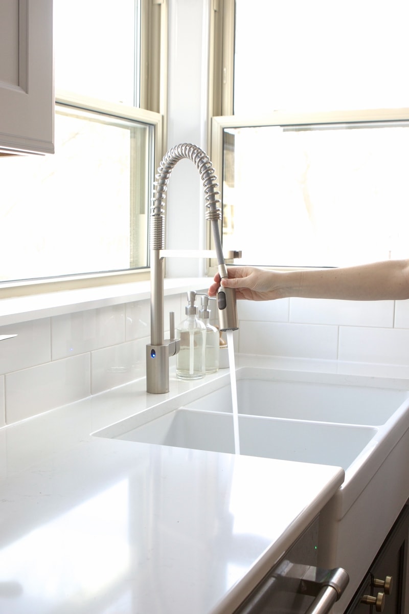 choosing the perfect faucet for a farmhouse sink