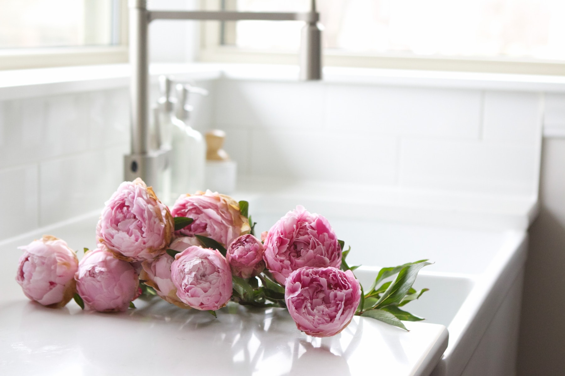 white sinks in kitchens