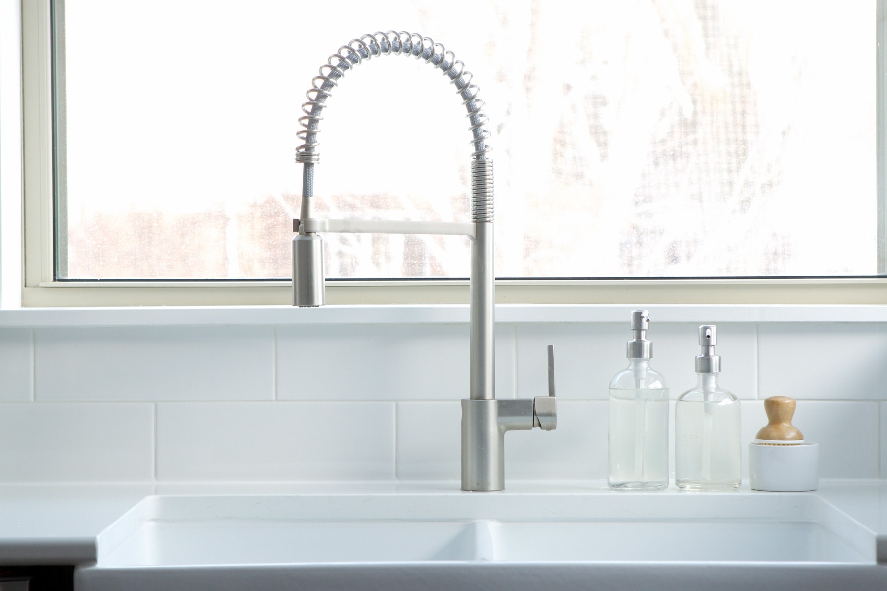 keeping a white sink clean