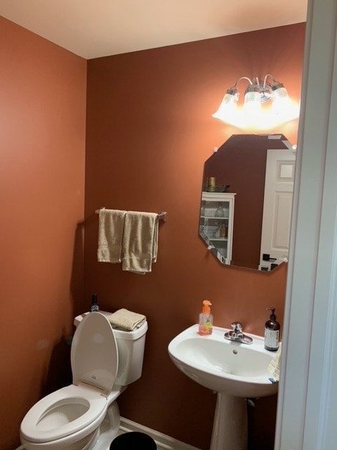 Reader SOS powder room before