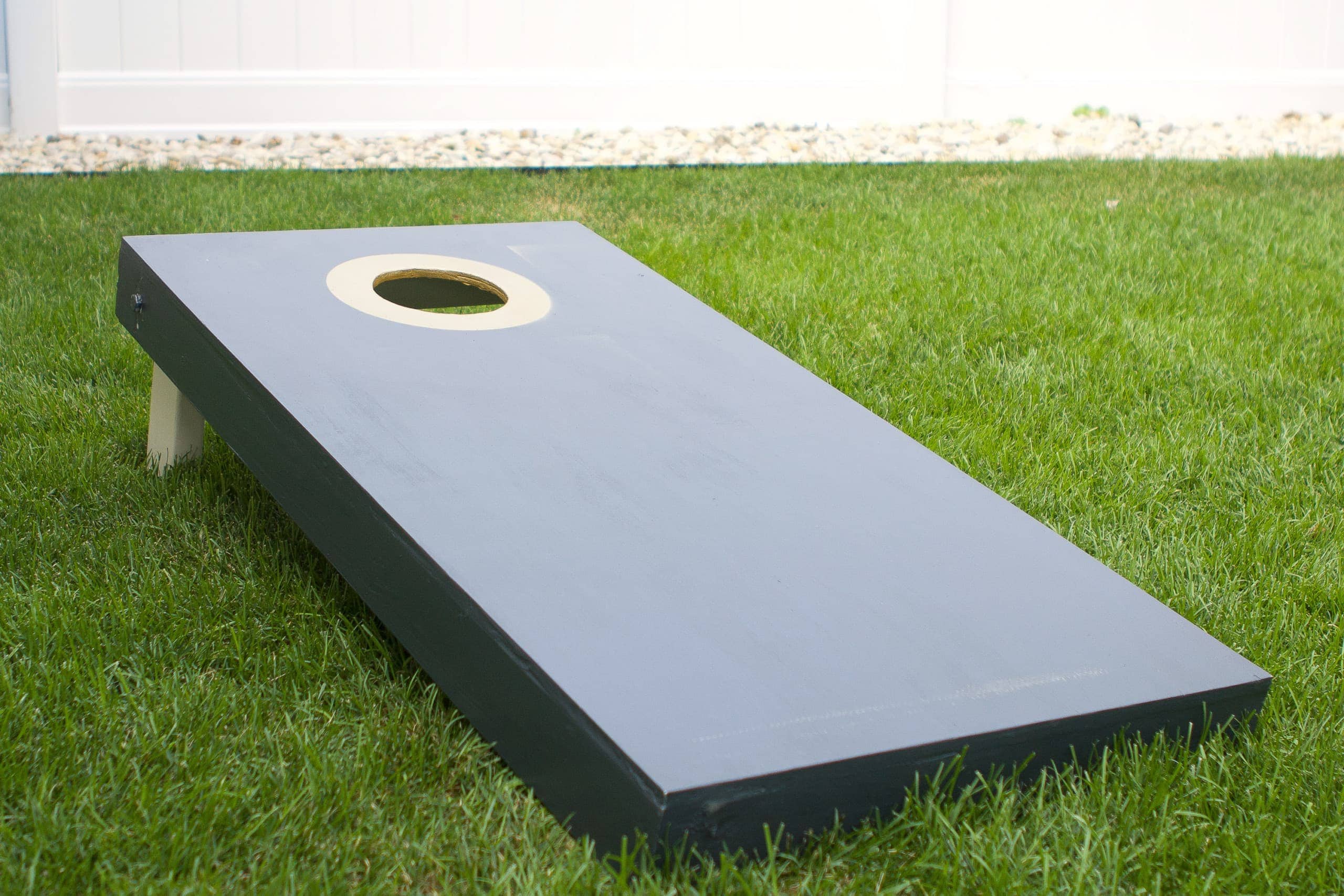 How to build DIY cornhole boards