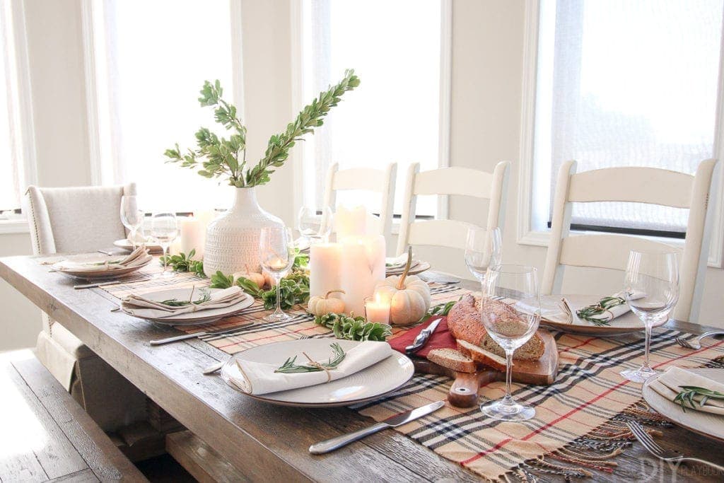 A simple Thanksgiving tablescape for the holidays