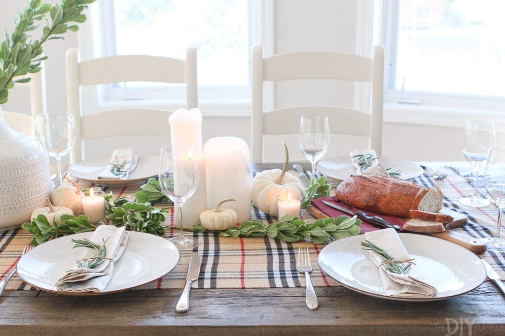 A simple Thanksgiving tablescape