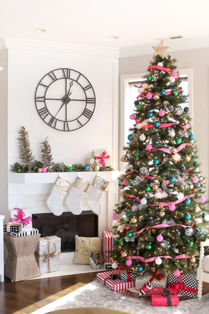 Tips to create a colorful Christmas tree look