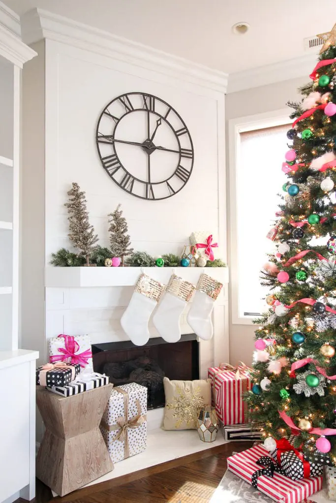 How to create a colorful and girly Christmas tree look