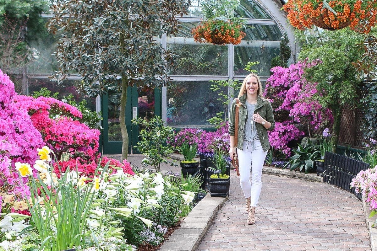 You can't go wrong with white jeans and a military jacket for spring fashion