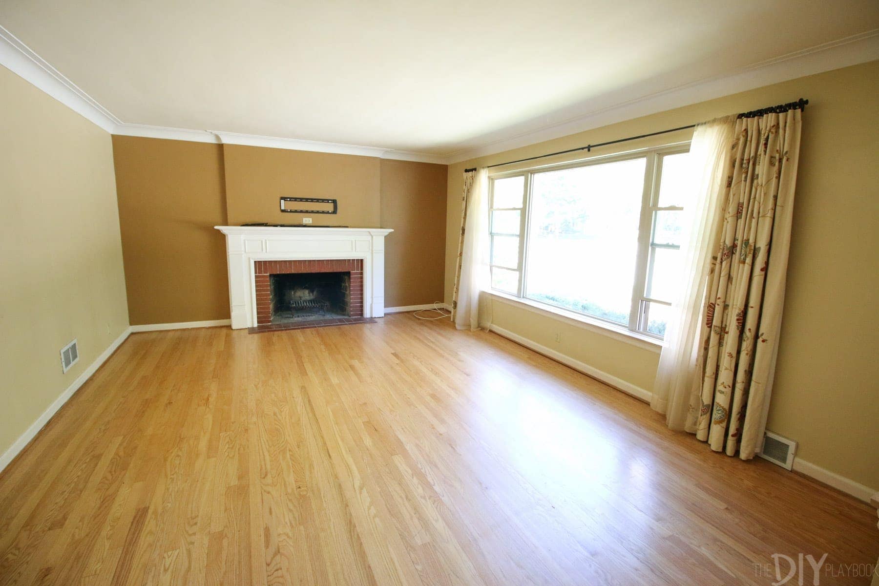 family room before makeover