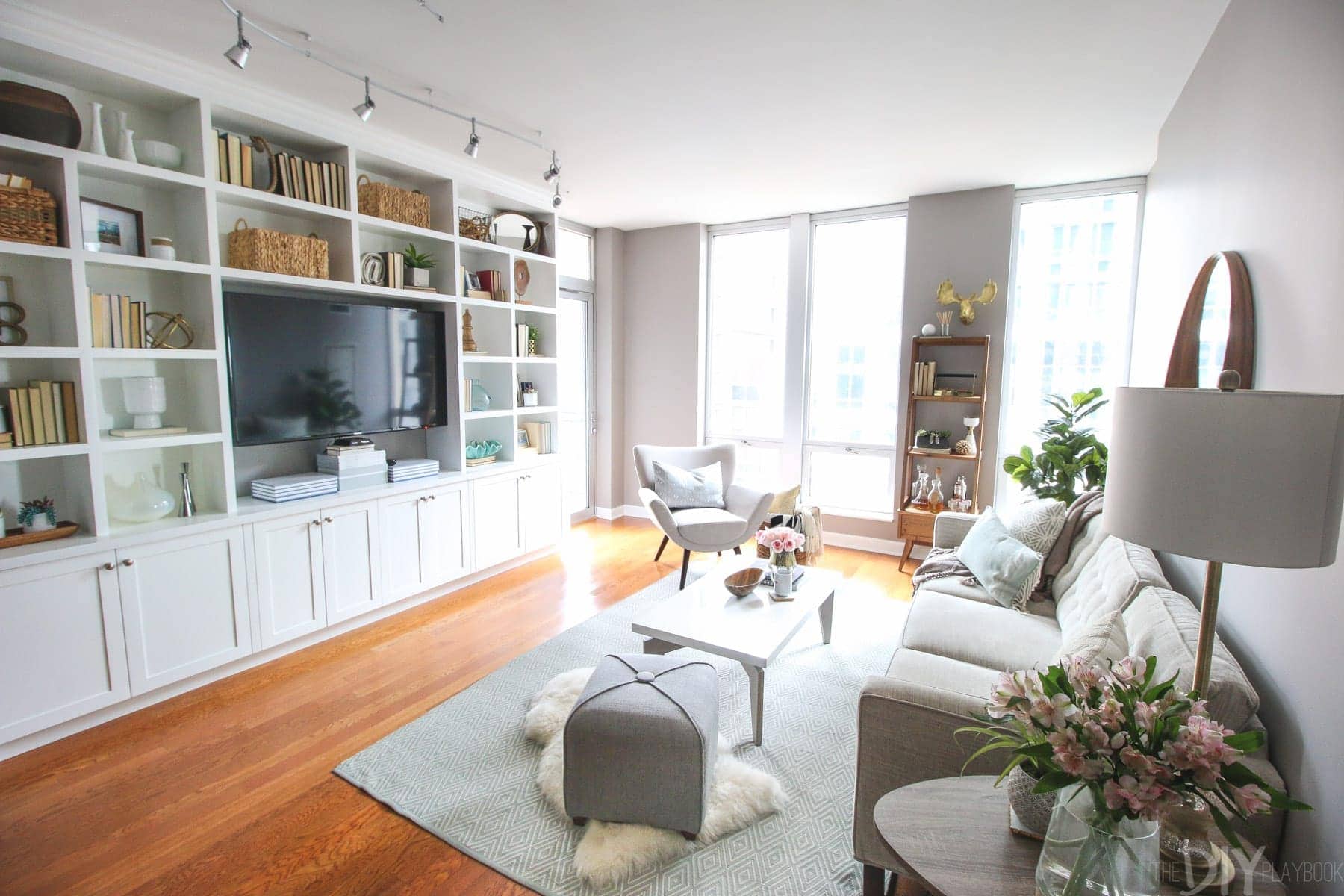 Custom made built-in bookshelves and entertainment center in the living room.