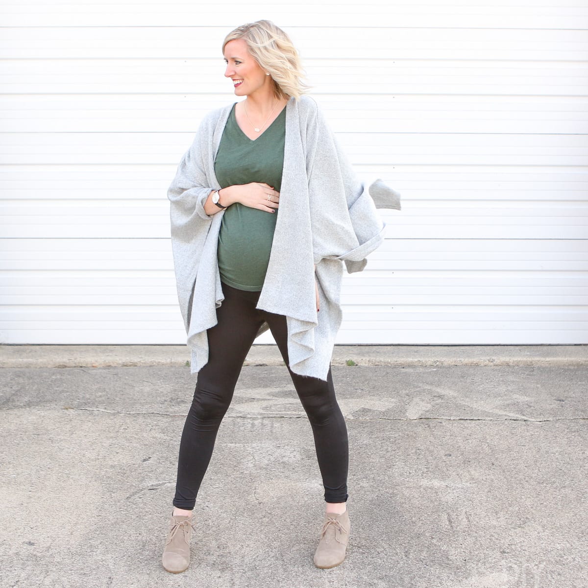 This casual, easy maternity wear is also super cute and comfy for Thanksgiving