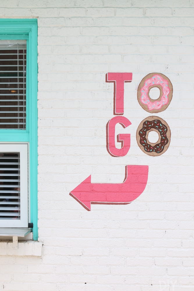 Travel_Nashville-to-go-donuts