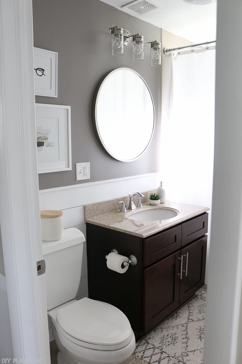 bathroom-round-mirror