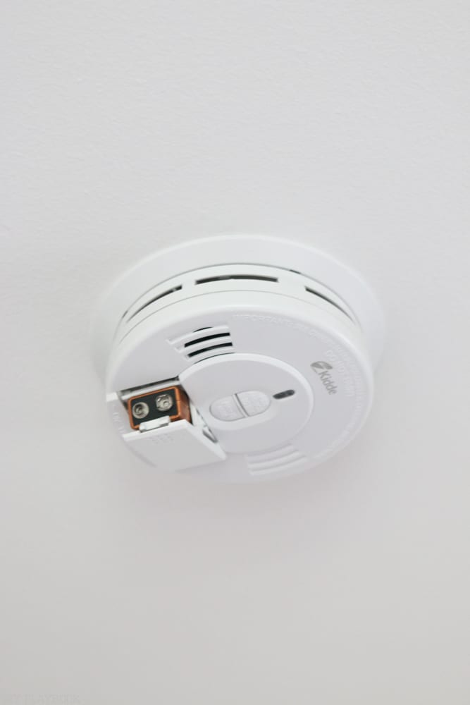 home_maintanence-smoke-detector