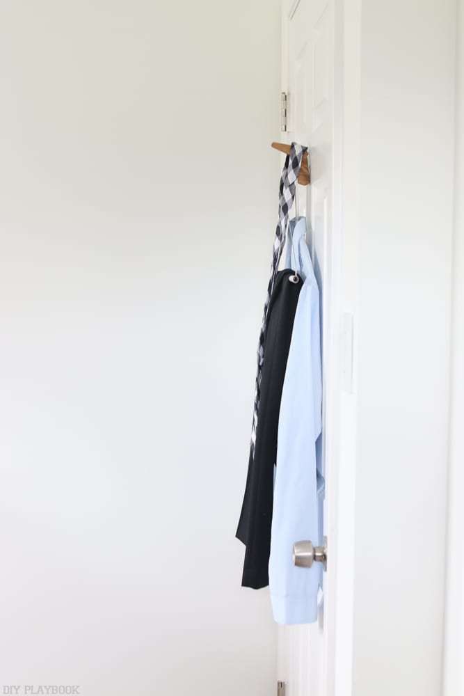 Wooden_door_hook-outfit