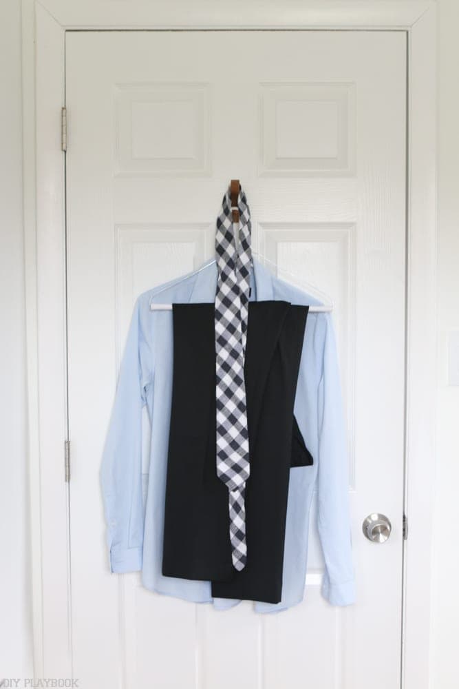 Shirt_tie_hanging-hook