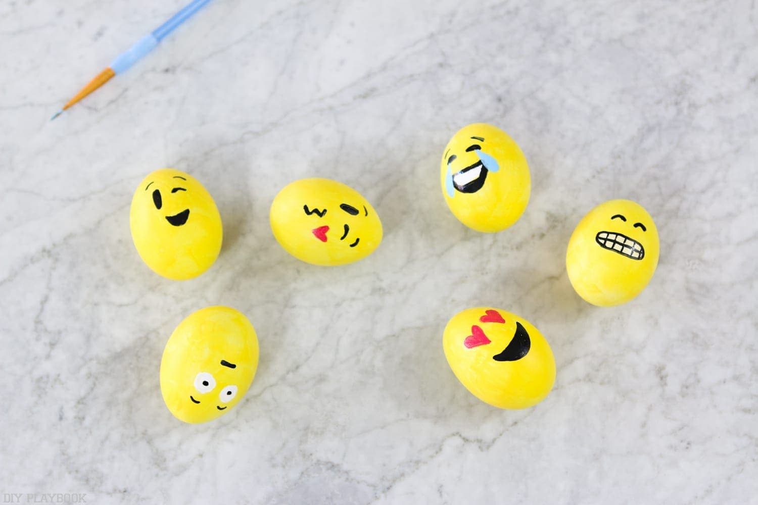 DIY_Emoji_Easter_eggs-12