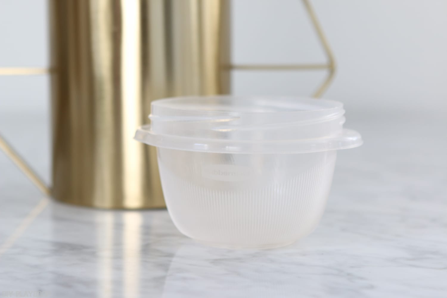 A small tupperware container is the only trick you need