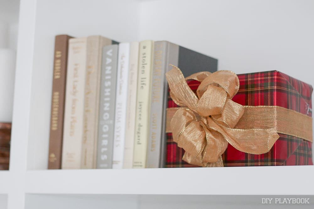 present-books-decor-christmas