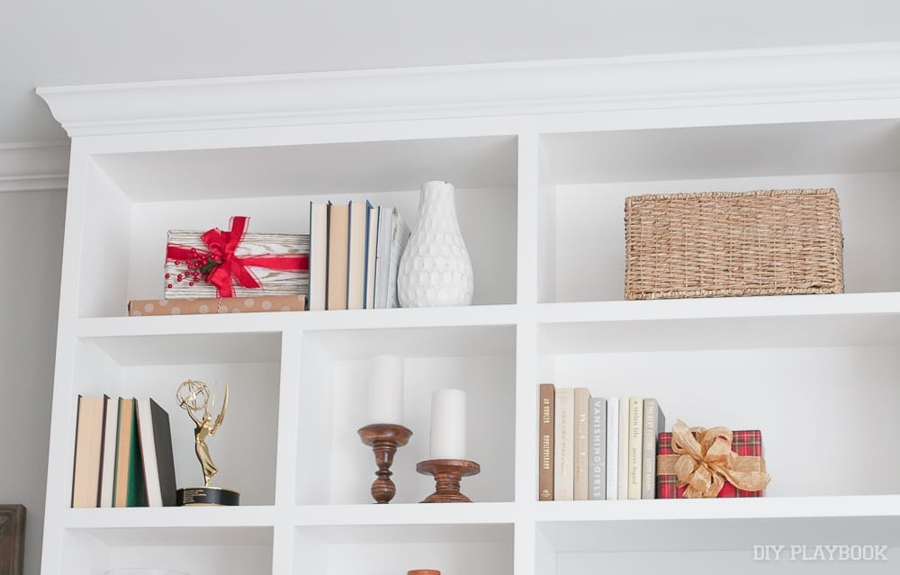 shelves-christmas-decor