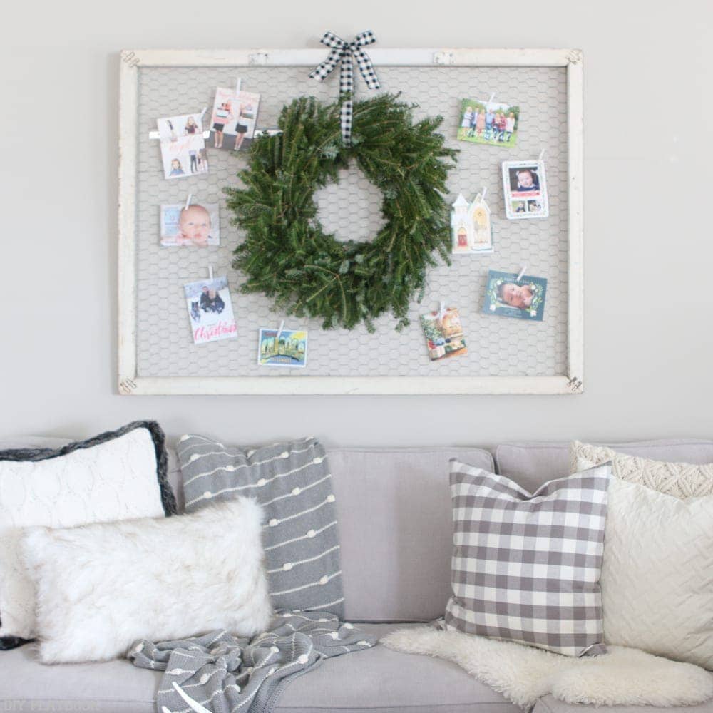 wreath-christmas-cards-hanging