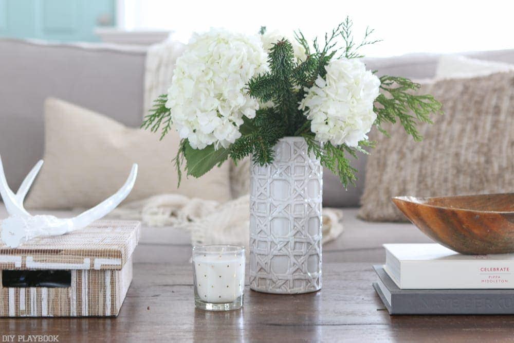 flowers-winter-christmas-coffee-table