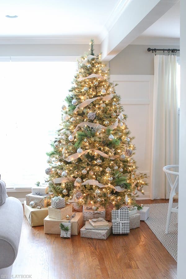 Neutral Christmas Tree | DIY Playbook