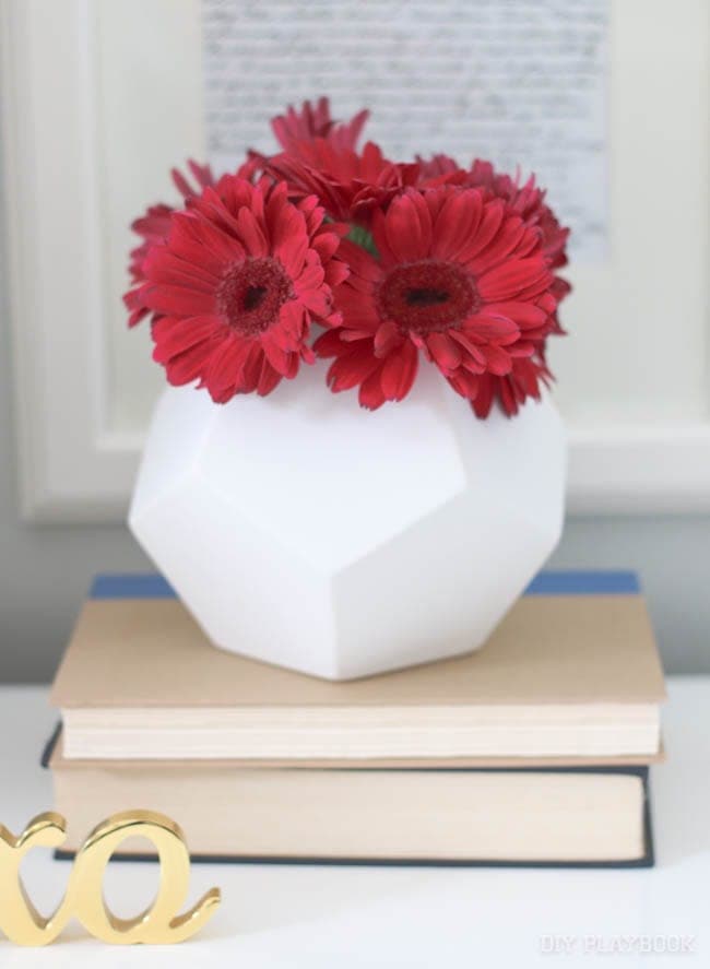 vase-flowers-red